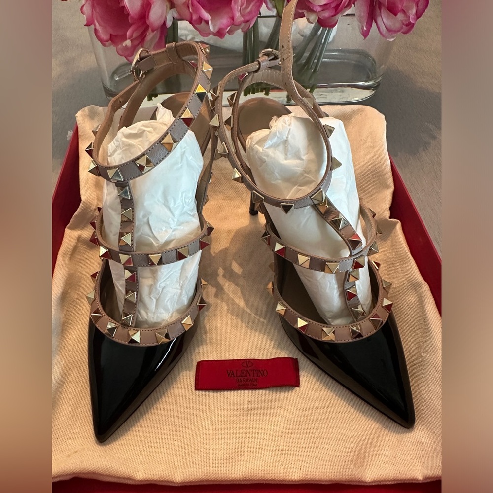 Valentino Rockstud heels in nero/poudre, used once and in very good condition.